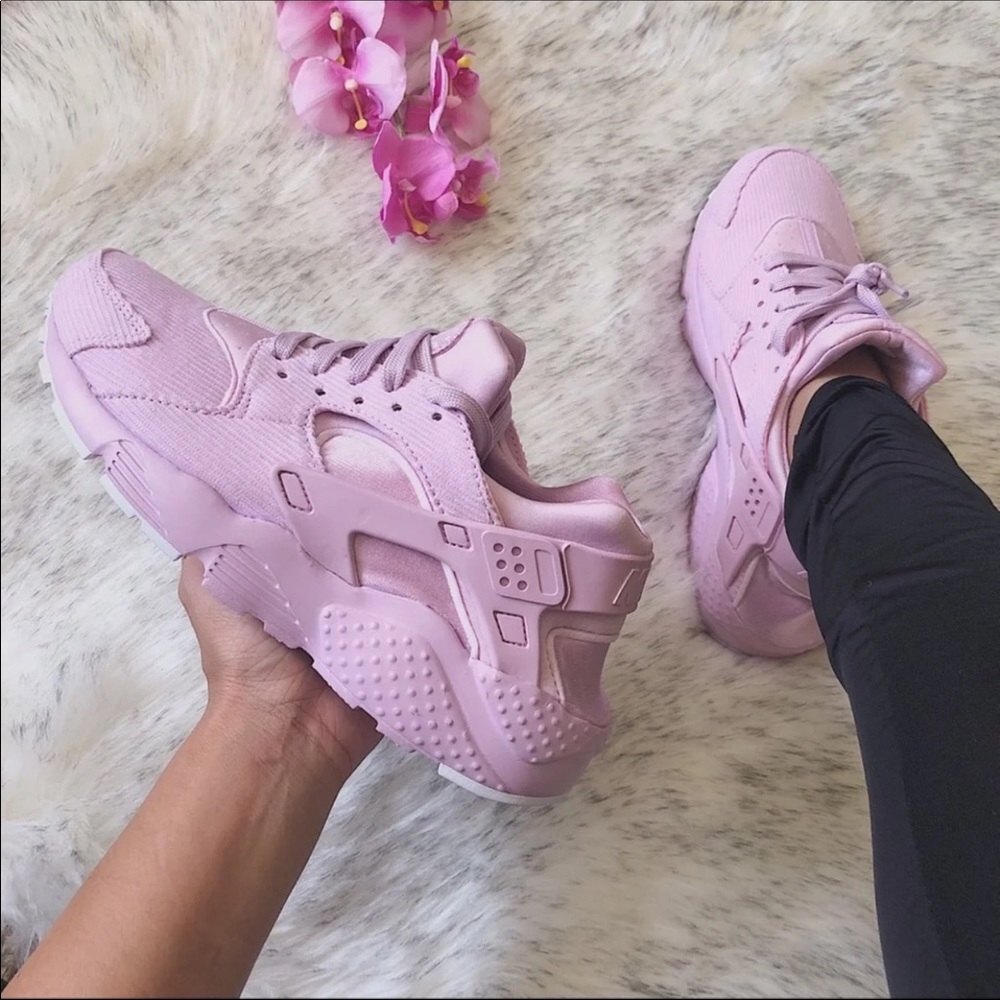 NWT🌸 Rare Nike Huarache Run SE Corduroy 4Y/5.5W
